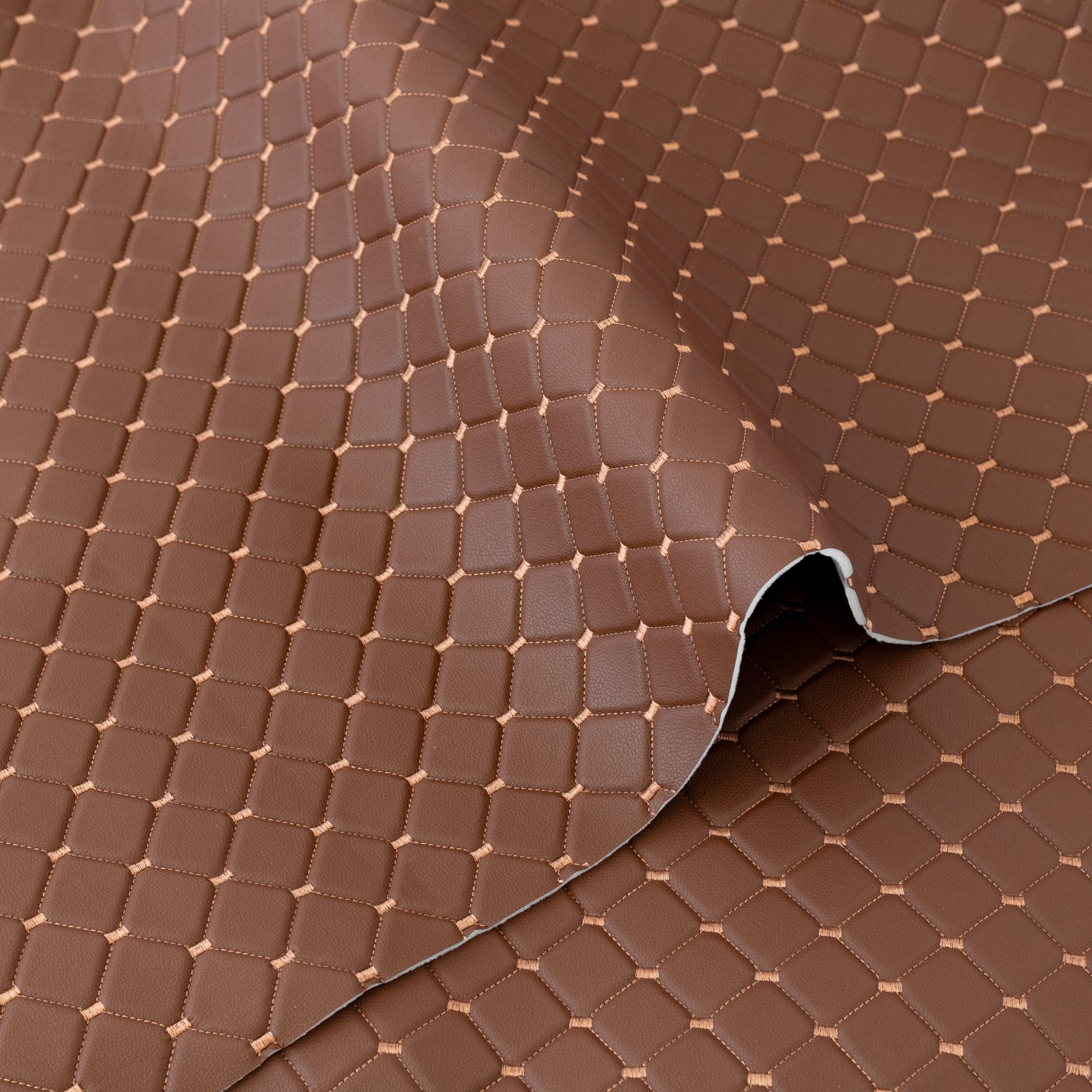 Piele Ecologica Auto maro cu romburi si cusatura maro cu Burete 4 mm