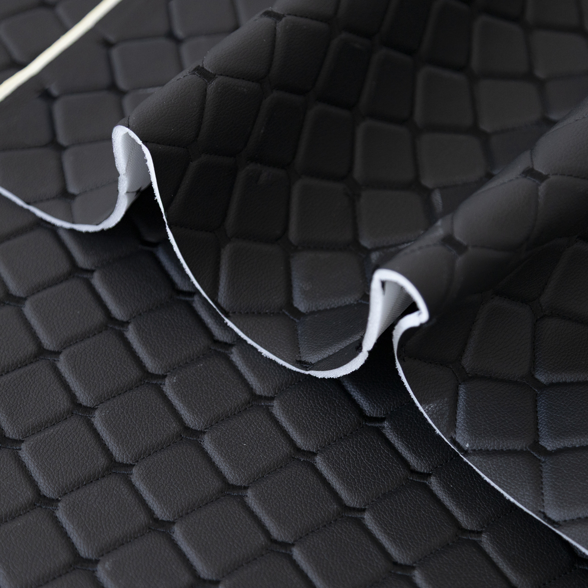 Piele Ecologica Auto Neagra cu Cusatura Neagra - Buretata 4 mm